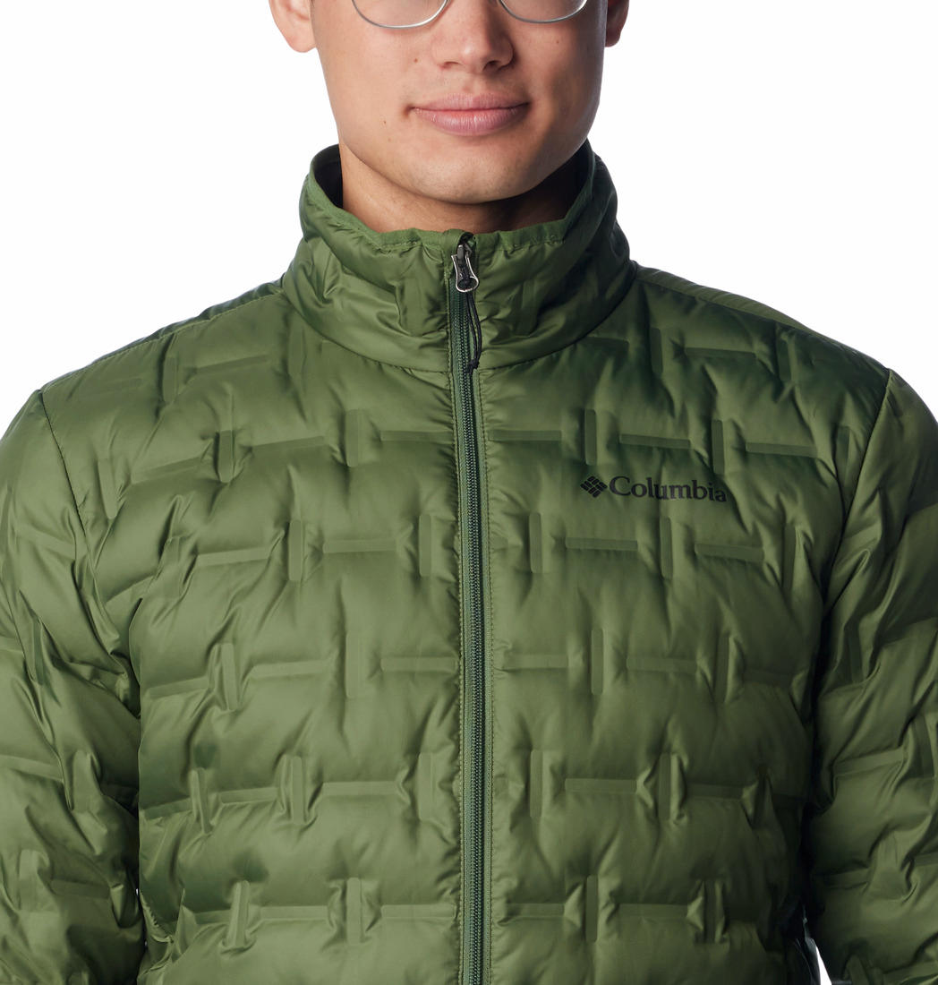 A Men Wearing Columbia Men Green Delta Ridge Down Jacket
