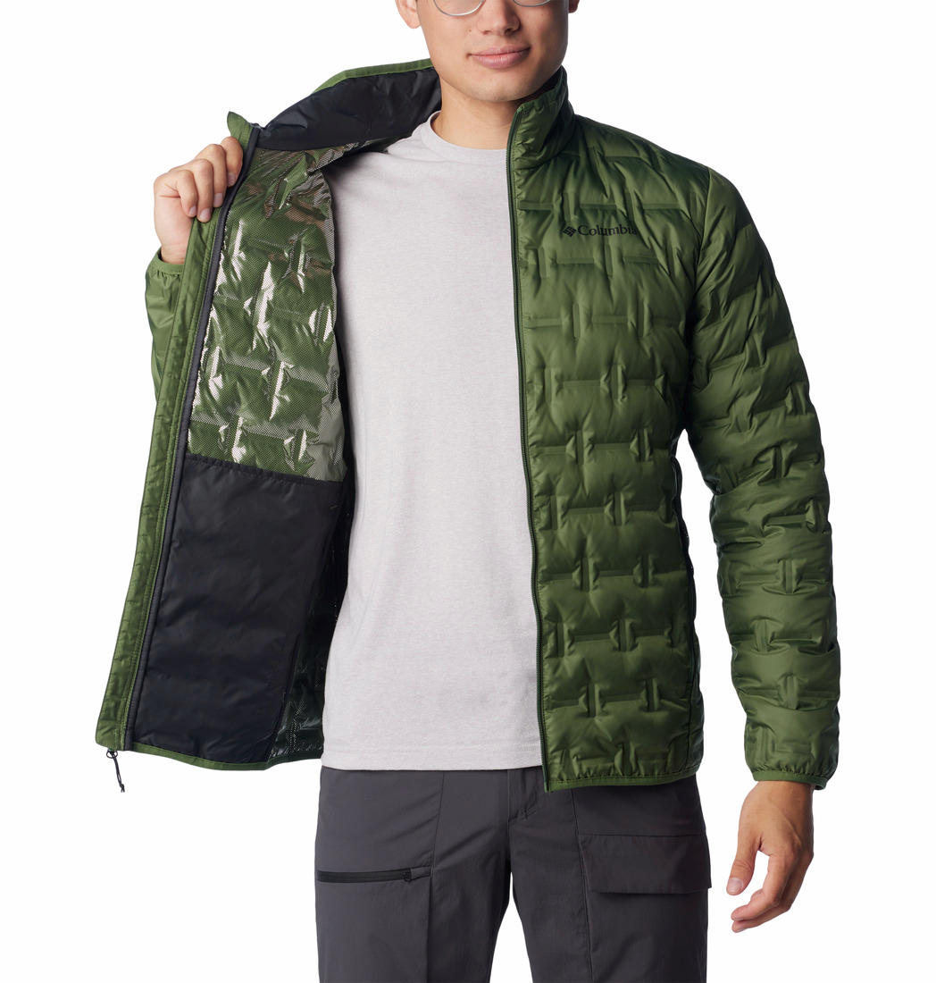 A Men Wearing Columbia Men Green Delta Ridge Down Jacket