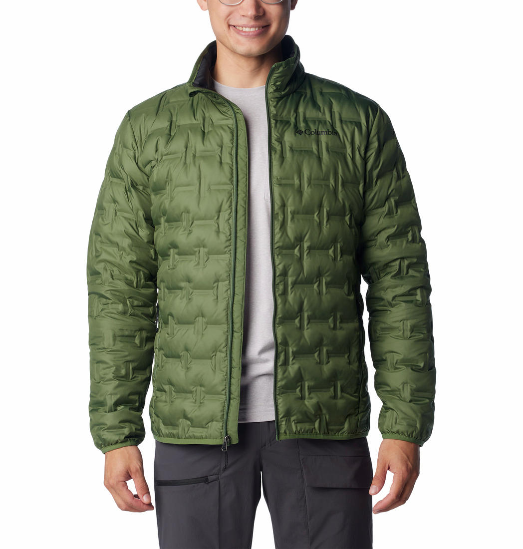 A Men Wearing Columbia Men Green Delta Ridge Down Jacket