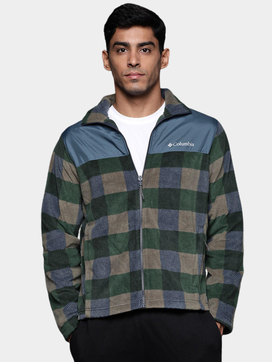 A Men Wearing Columbia Men Green Bugaboo II Fleece Interchange Jacket