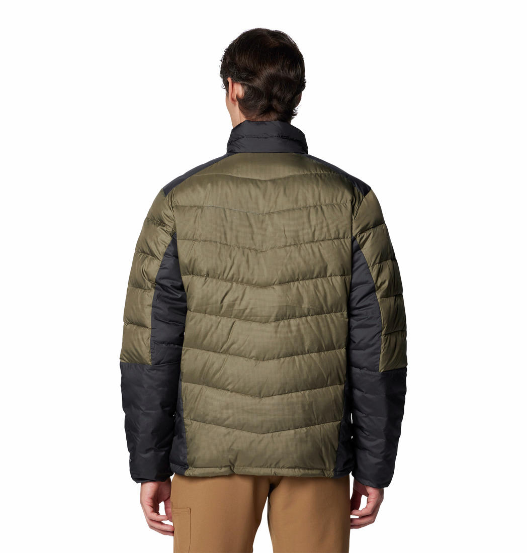 A Men Wearing Columbia Men Green Labyrinth Loop II Jacket
