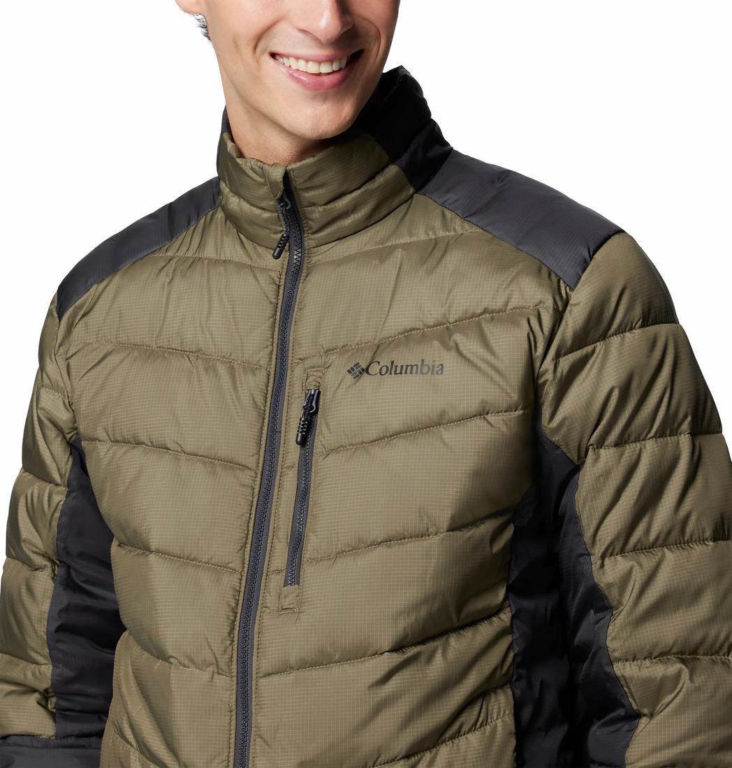 A Men Wearing Columbia Men Green Labyrinth Loop II Jacket