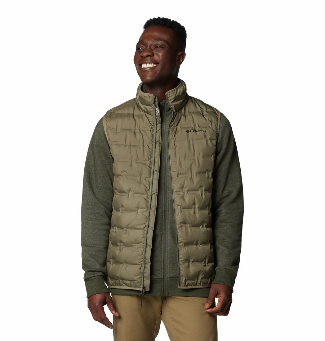 A Men Wearing Columbia Men Green Delta Ridge II Down Vest