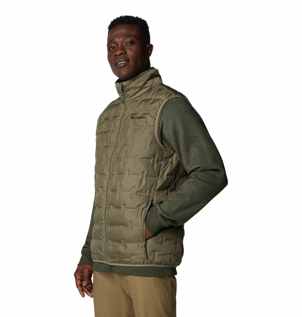 A Men Wearing Columbia Men Green Delta Ridge II Down Vest