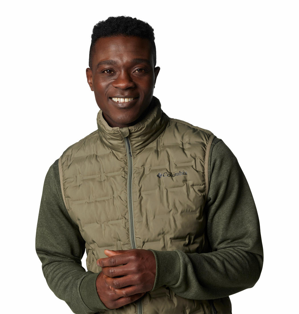 A Men Wearing Columbia Men Green Delta Ridge II Down Vest