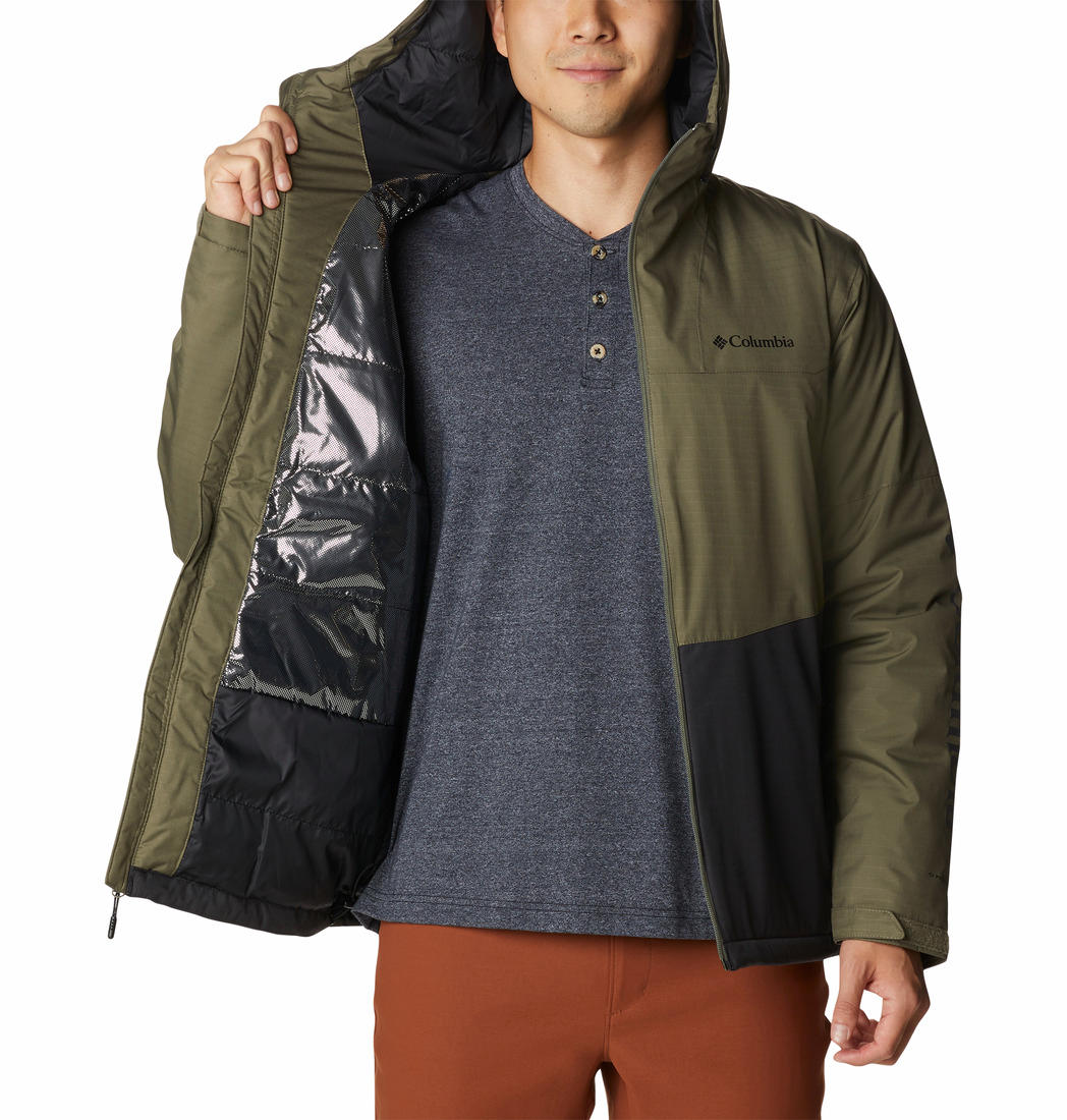 A Men Wearing Columbia Men Green Point Park Insulated Jacket