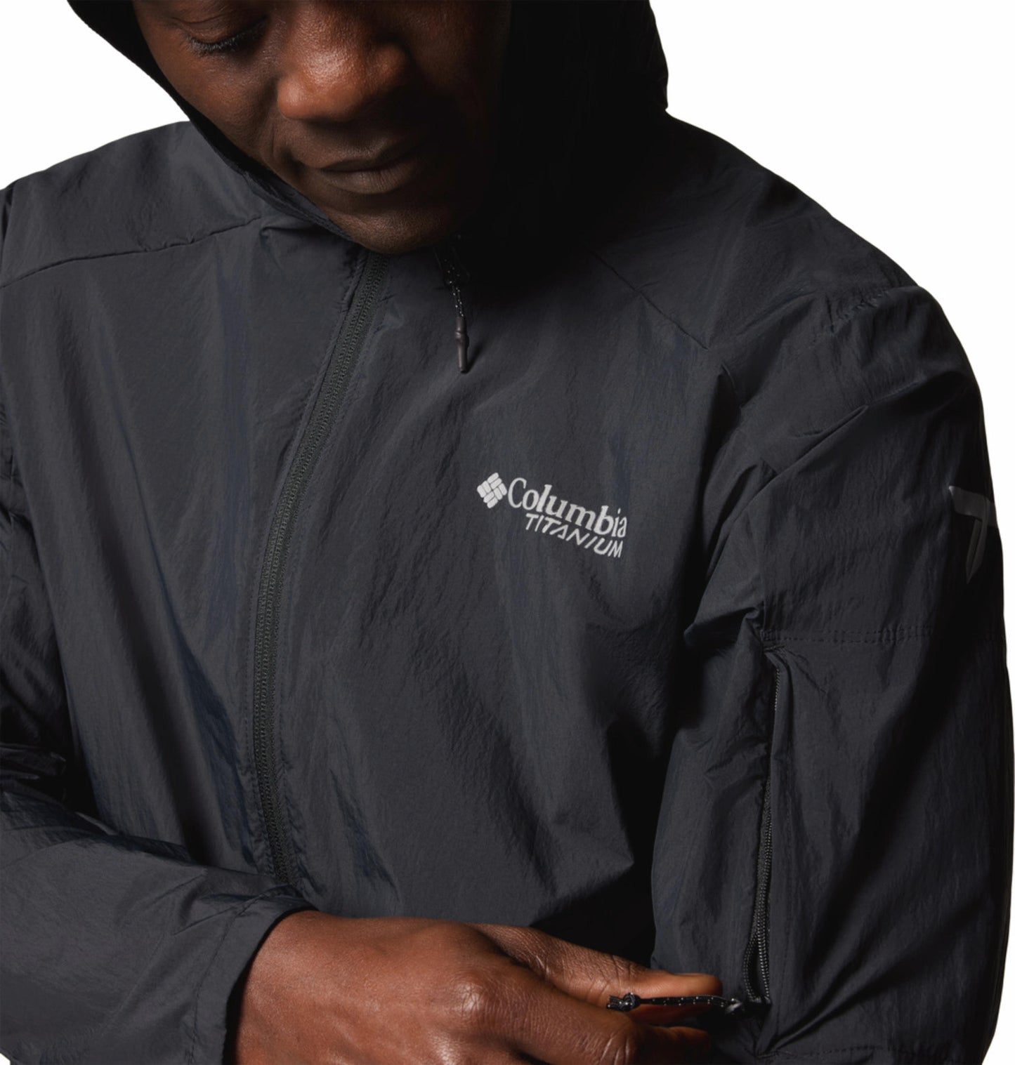 A Men Wearing Columbia Men Black Loop Trail II Windbreaker (Sun Protection)