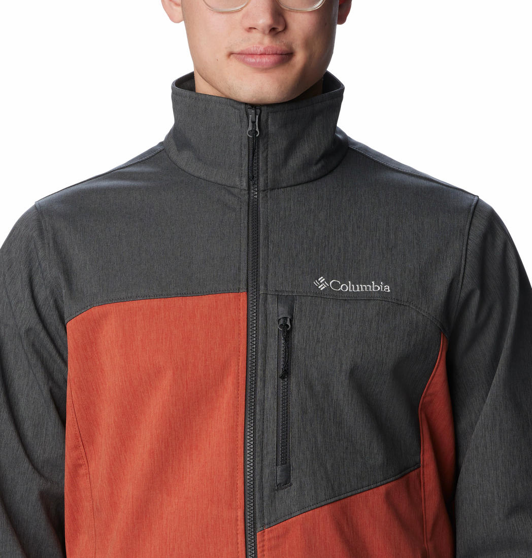 A Men Wearing Columbia Men Orange Cruiser Valley Softshell Jacket