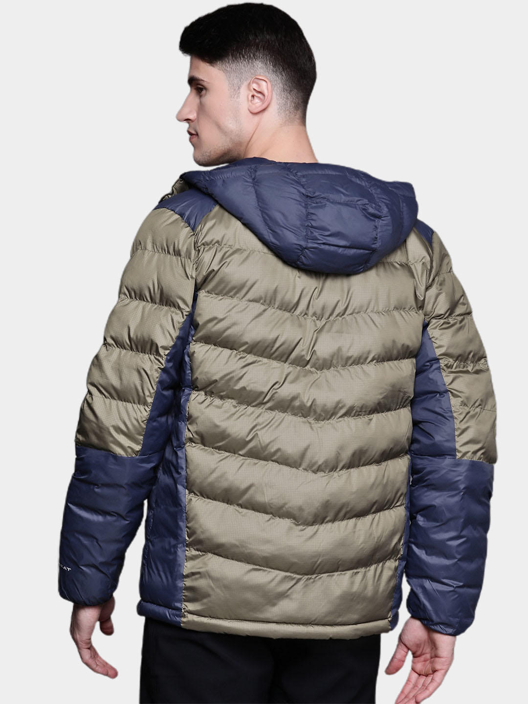 A Men Wearing Columbia Men Green Labyrinth Loop Hooded Jacket