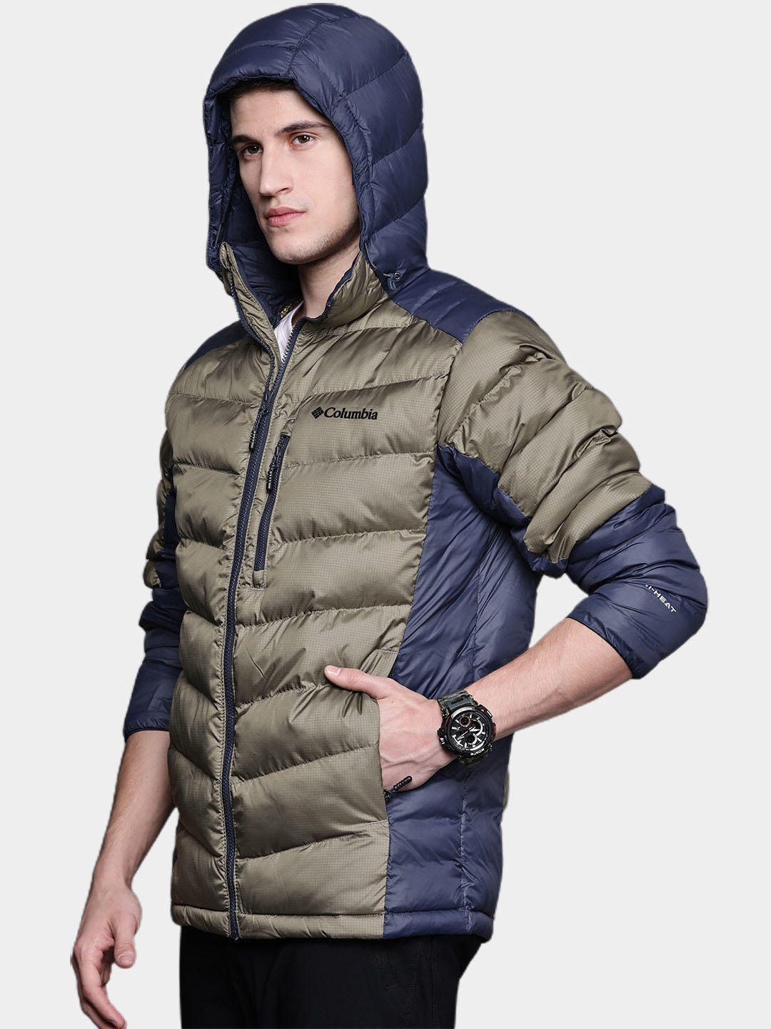 A Men Wearing Columbia Men Green Labyrinth Loop Hooded Jacket