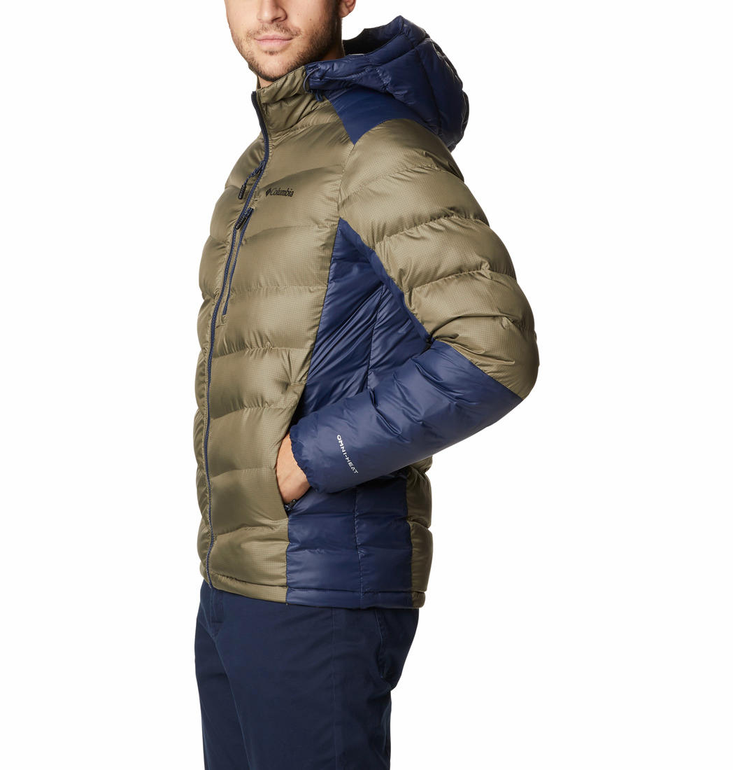 A Men Wearing Columbia Men Green Labyrinth Loop Hooded Jacket