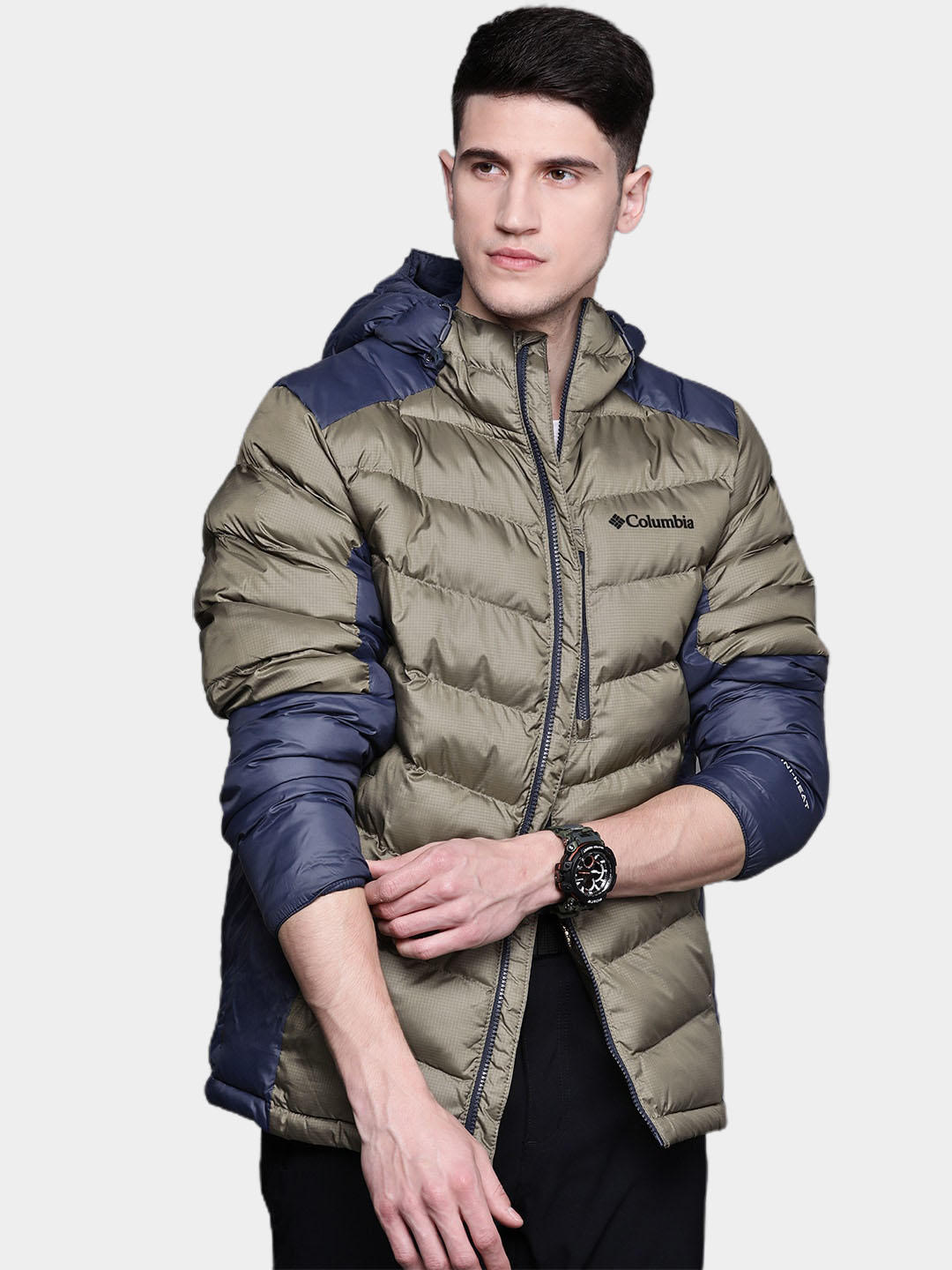 A Men Wearing Columbia Men Green Labyrinth Loop Hooded Jacket