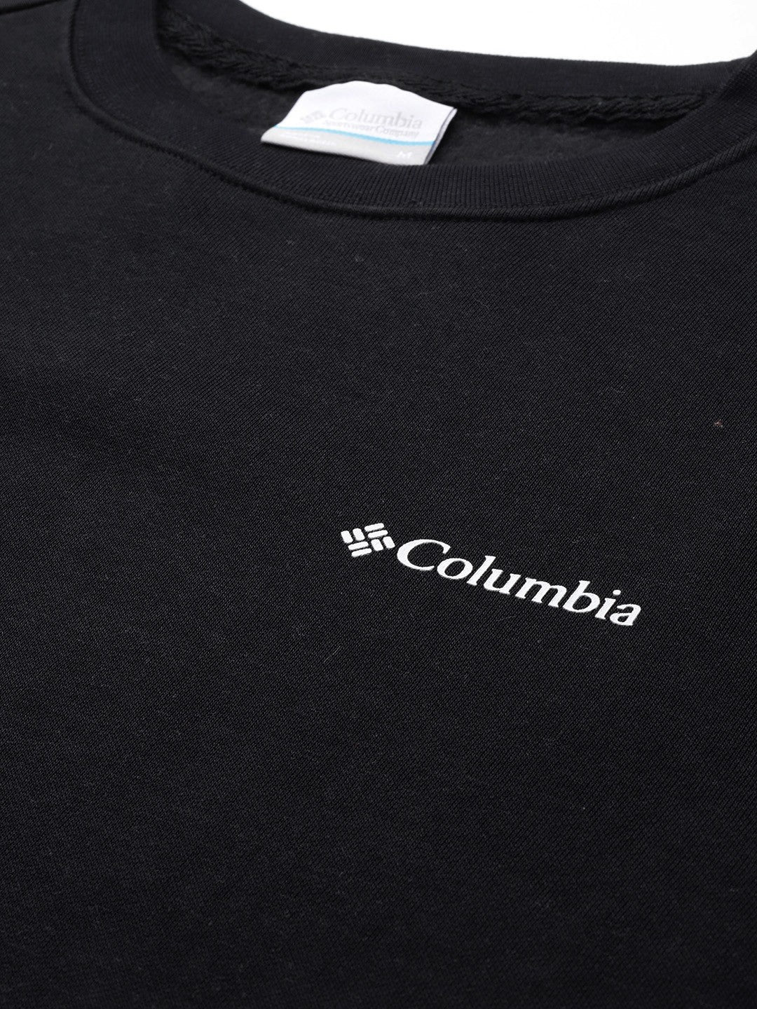 A Men Wearing Columbia Men Black Beaumount Crew