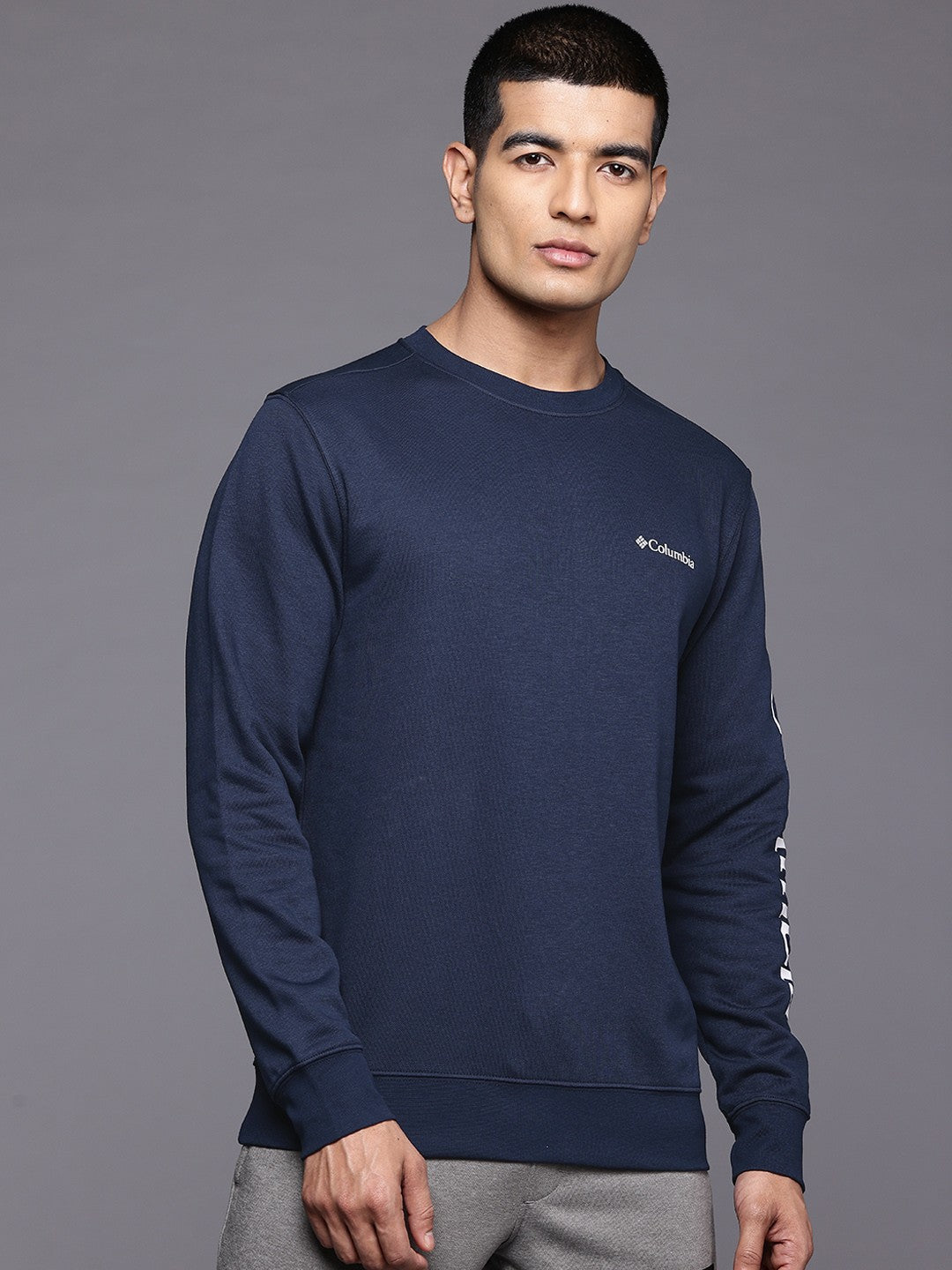 A Men Wearing Columbia Men Blue Beaumount Crew