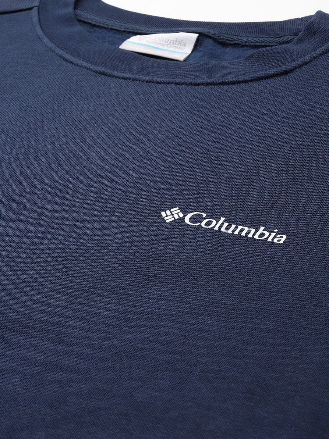 A Men Wearing Columbia Men Blue Beaumount Crew